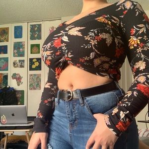 🐞NWOT Long Sleeve Crop🐞